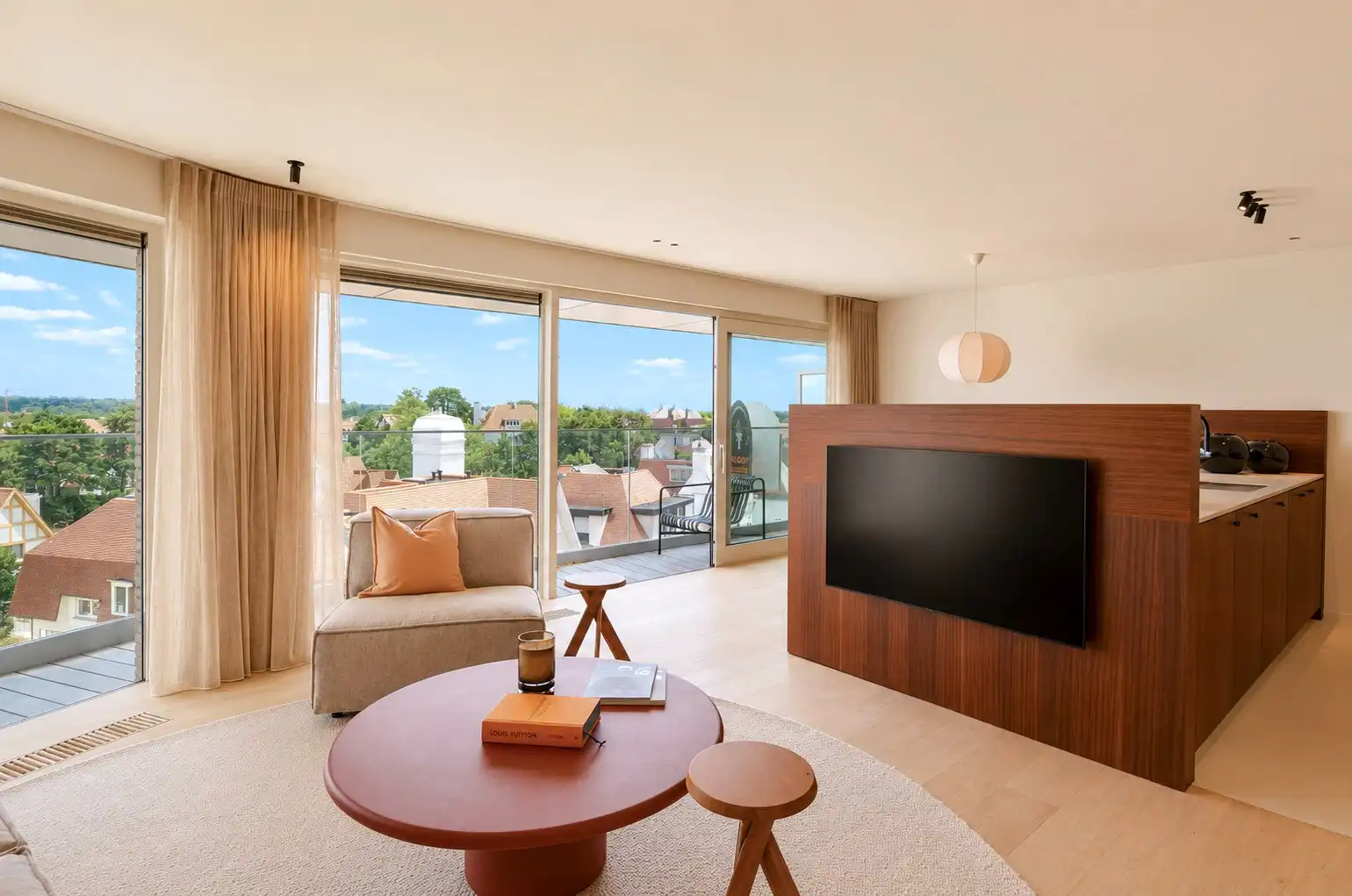 Prestigieus gerenoveerd appartement afgewerkt met hoogwaardige materialen gelegen nabij het Driehoeksplein. foto 3