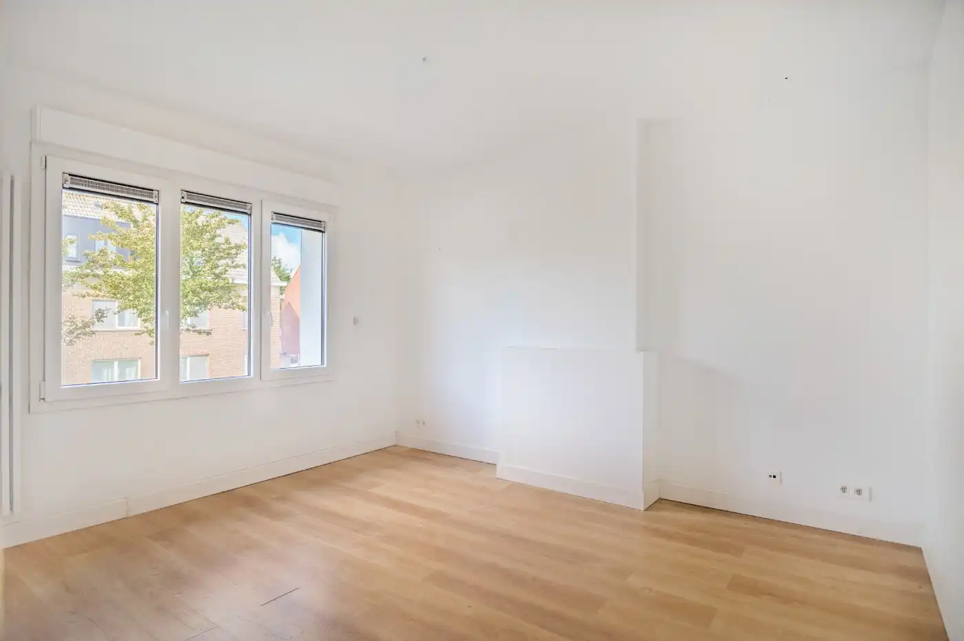 Deels gerenoveerde gezinswoning met 3 à 4 slpk. en tuin foto 13