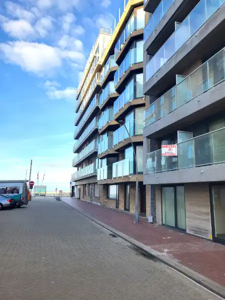 Recent 2-slaapkamer appartement met zijdelings zeezicht foto 8