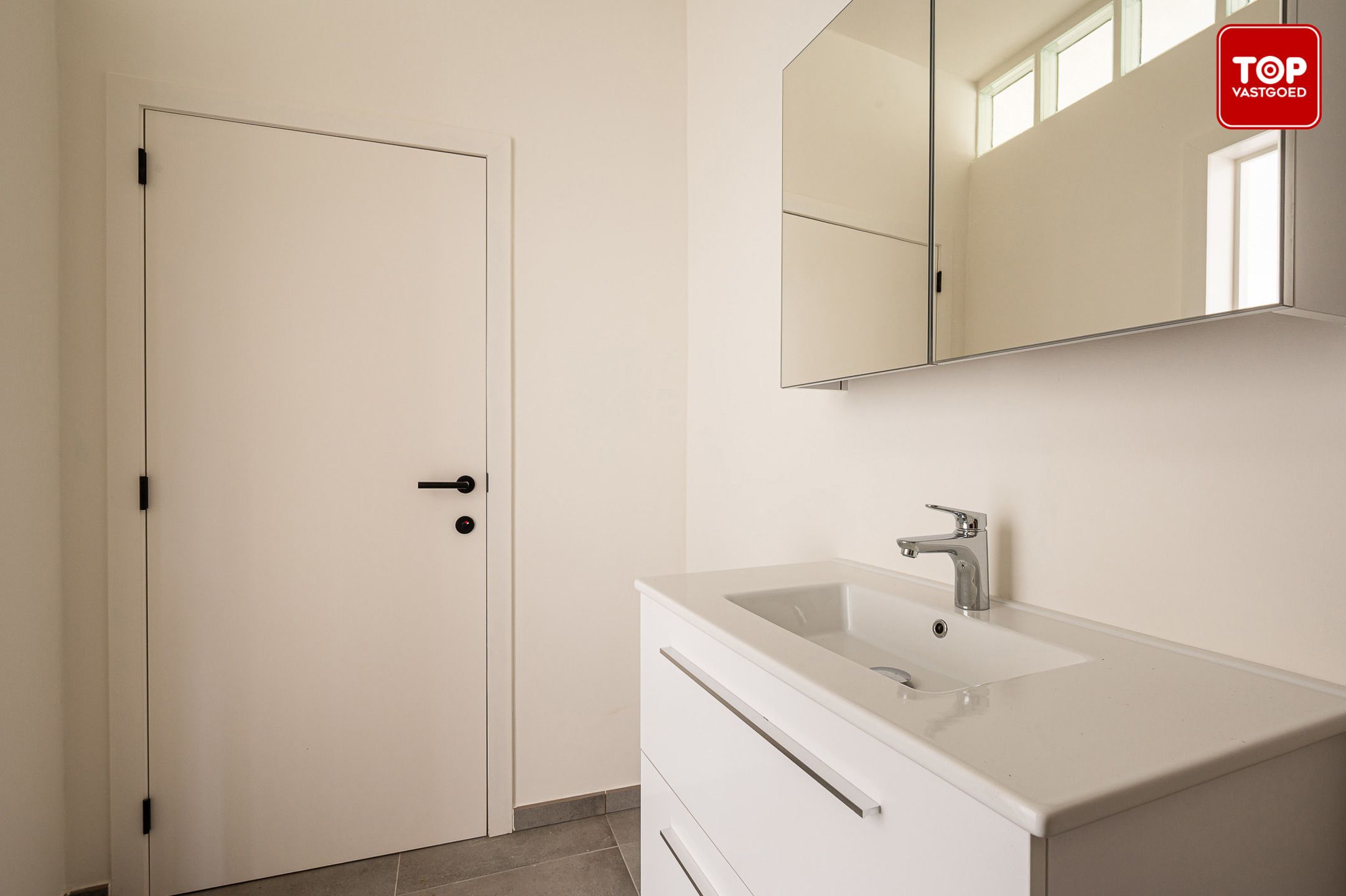 Commercieel pand op strategische topligging foto 7