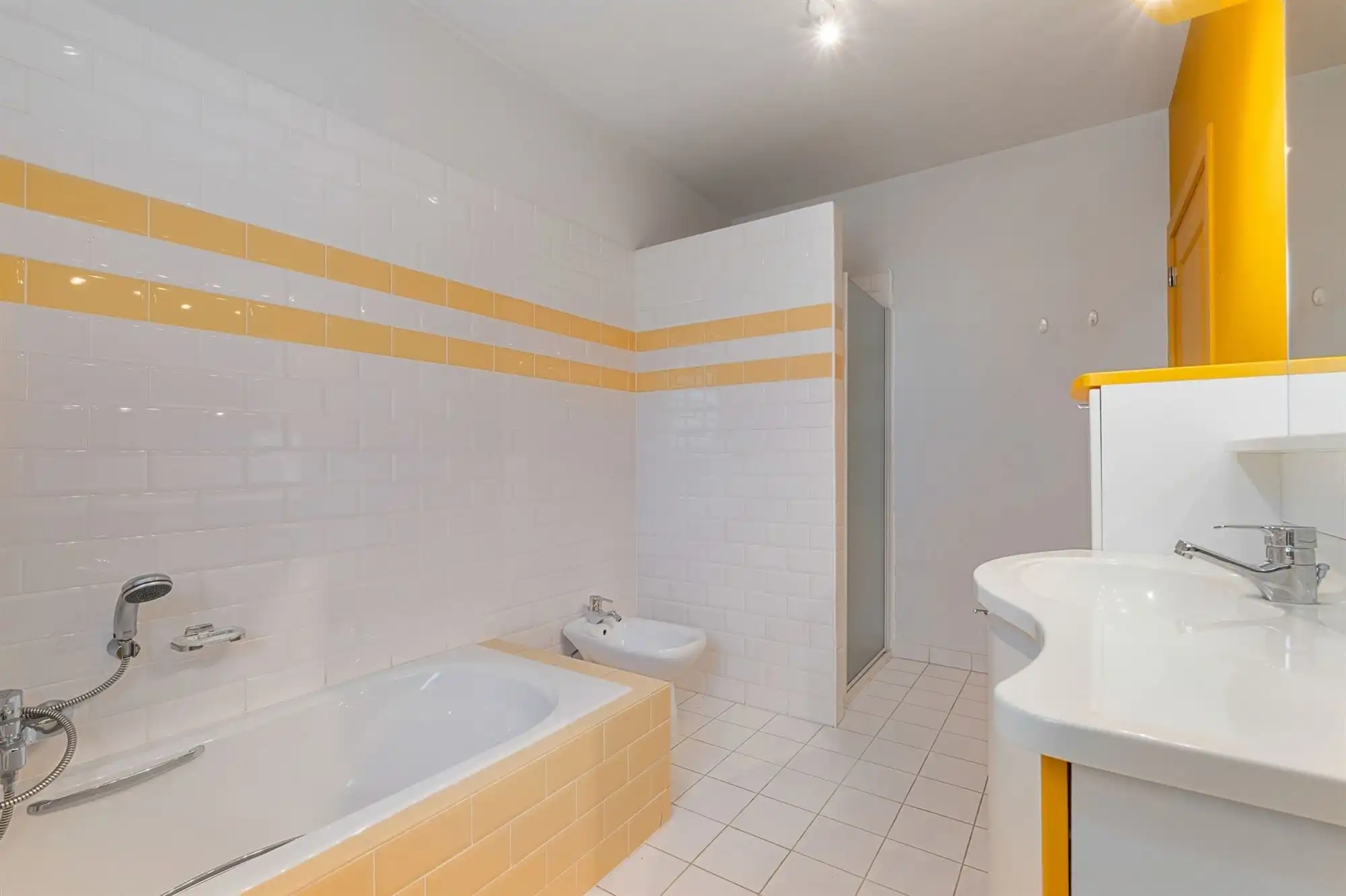 Stijlvolle villawoning met 3 slaapkamers en fijne tuin in gegeerde woonbuurt foto 16