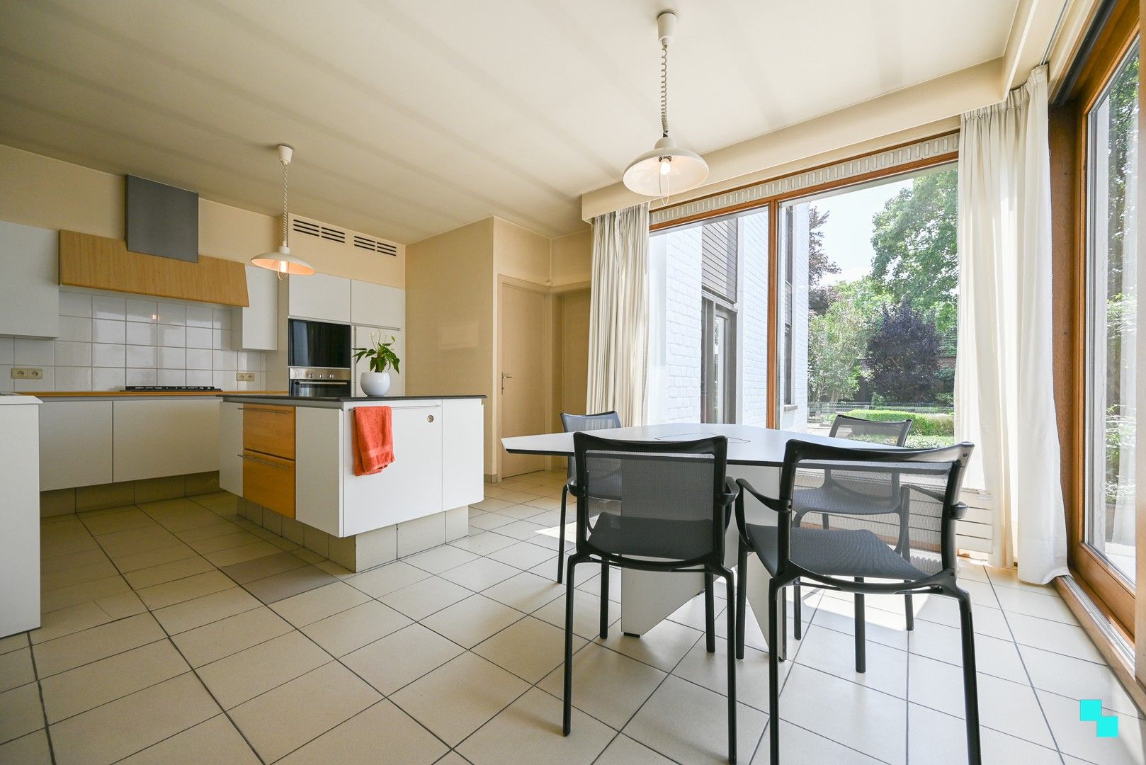 Wonen in erfgoed, zicht op het groen, midden in de stad Izegem. foto 9