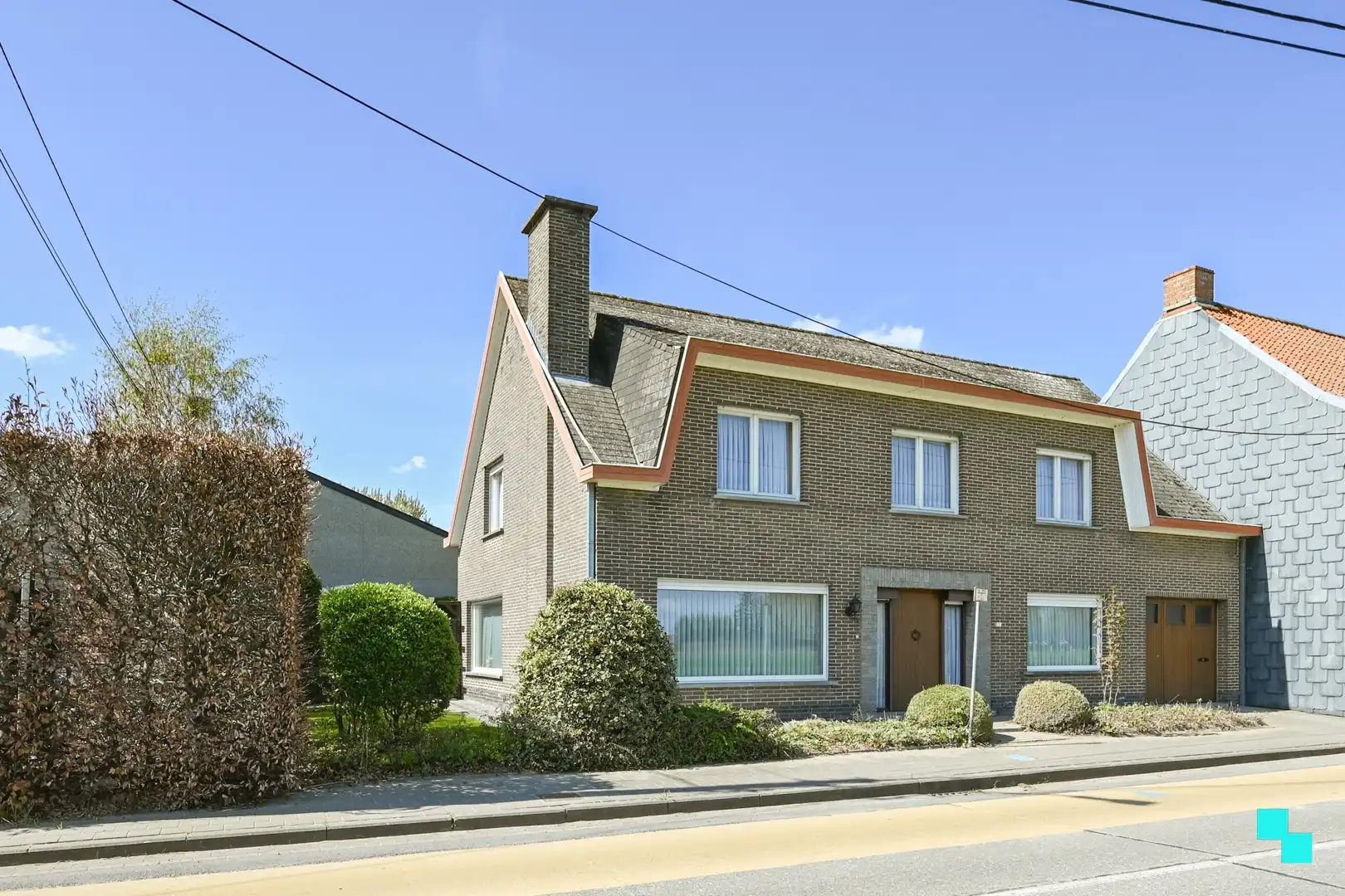 Zeer ruime te renoveren woning met vijf slaapkamers te Bosmolens foto 2