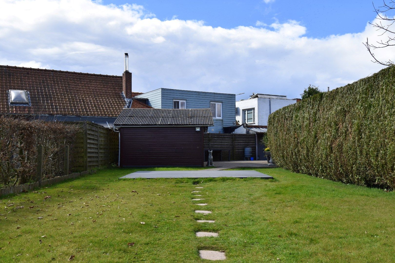 Mooie rijwoning met 2 slaapkamers, tuin en garage te koop in het gezellige Gullegem foto 14