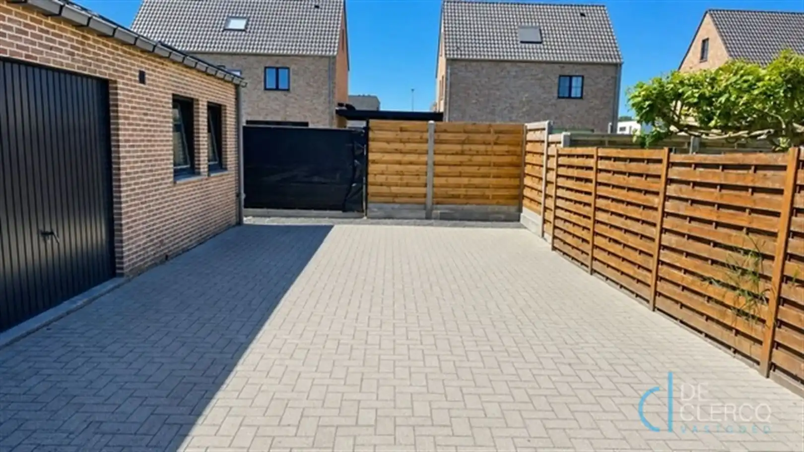 Gerenoveerd appartement met groot terras te Lochristi foto 12