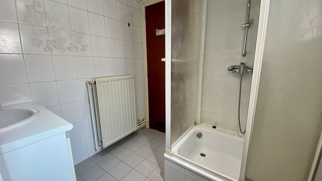 Knusse te renoveren rijwoning met 2 tot 3 slaapkamers en 2 terrassen. foto 9