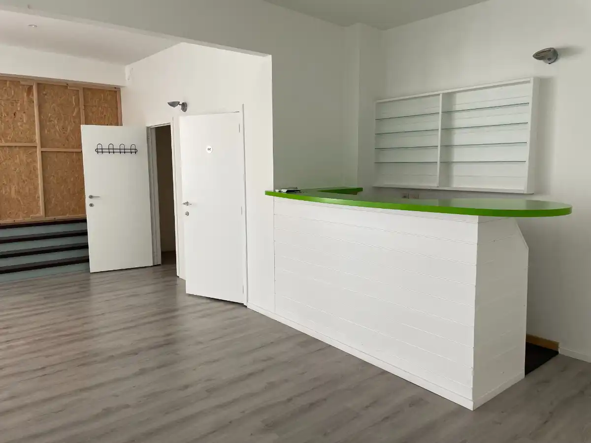 TOONZAAL + MAGAZIJN + KANTOOR foto 13