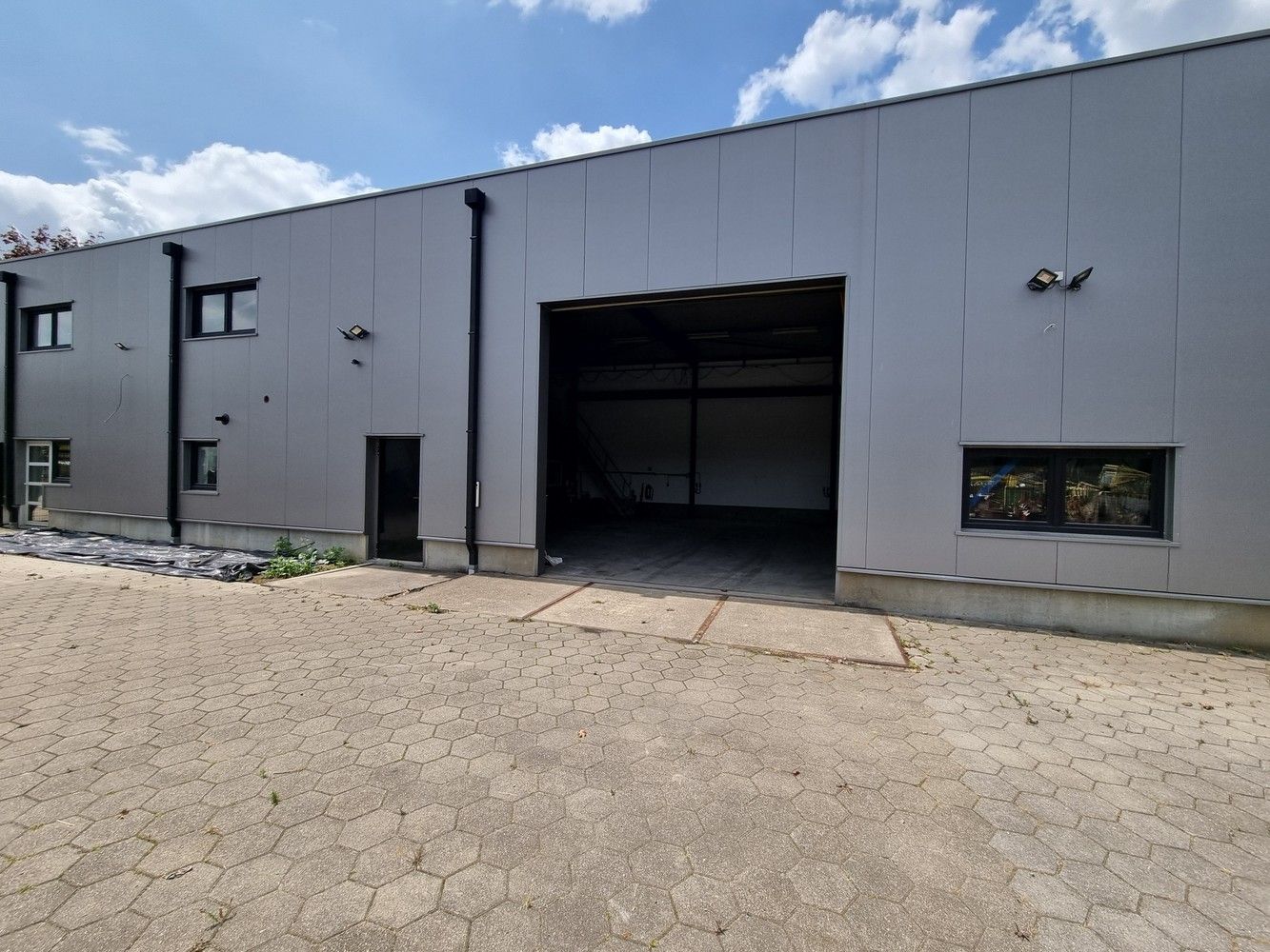 Uitstekend gelegen industrieel gebouw/magazijn met kantoorruimte (400m²) foto 33