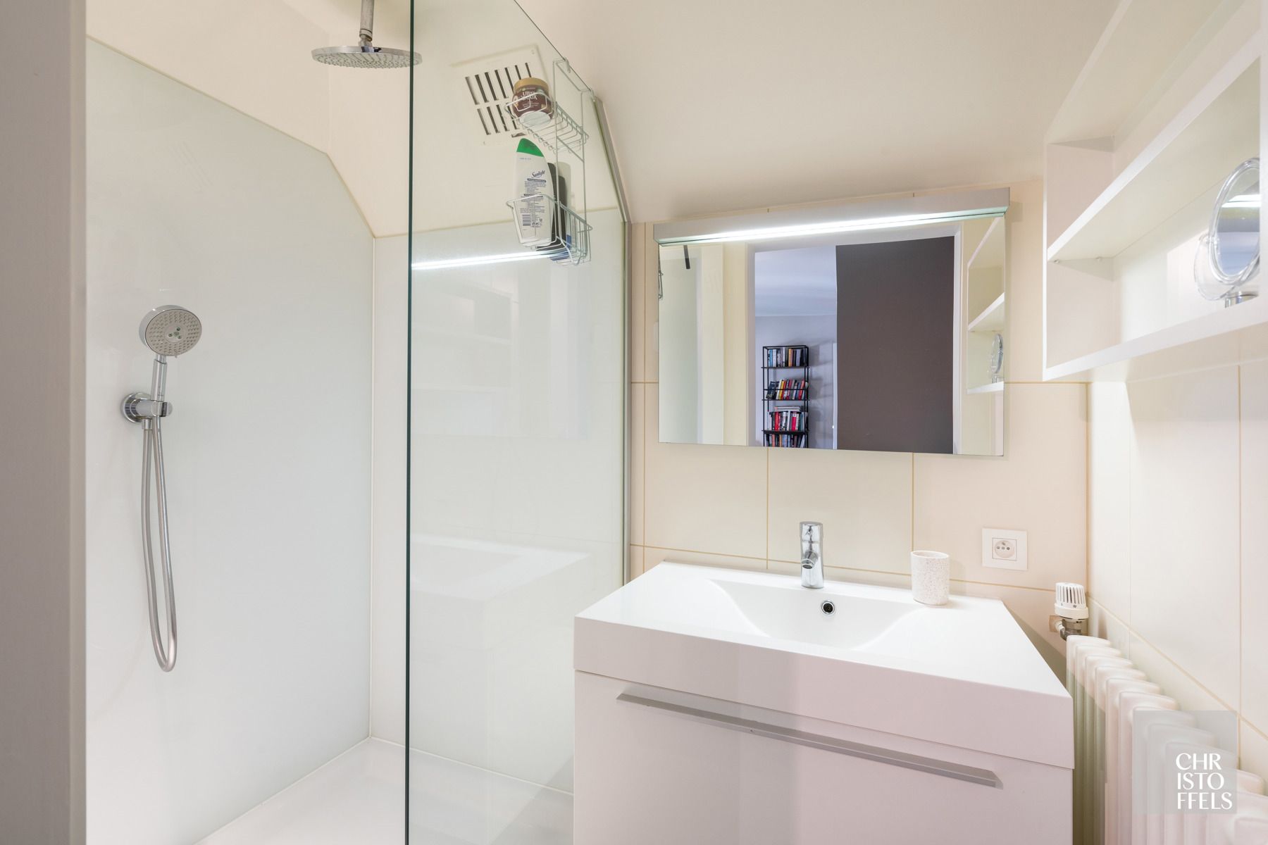 Eigentijdse villa (428m²) met zwembad en 2de woning (187m²) op perceel van 36a43ca.  foto 17