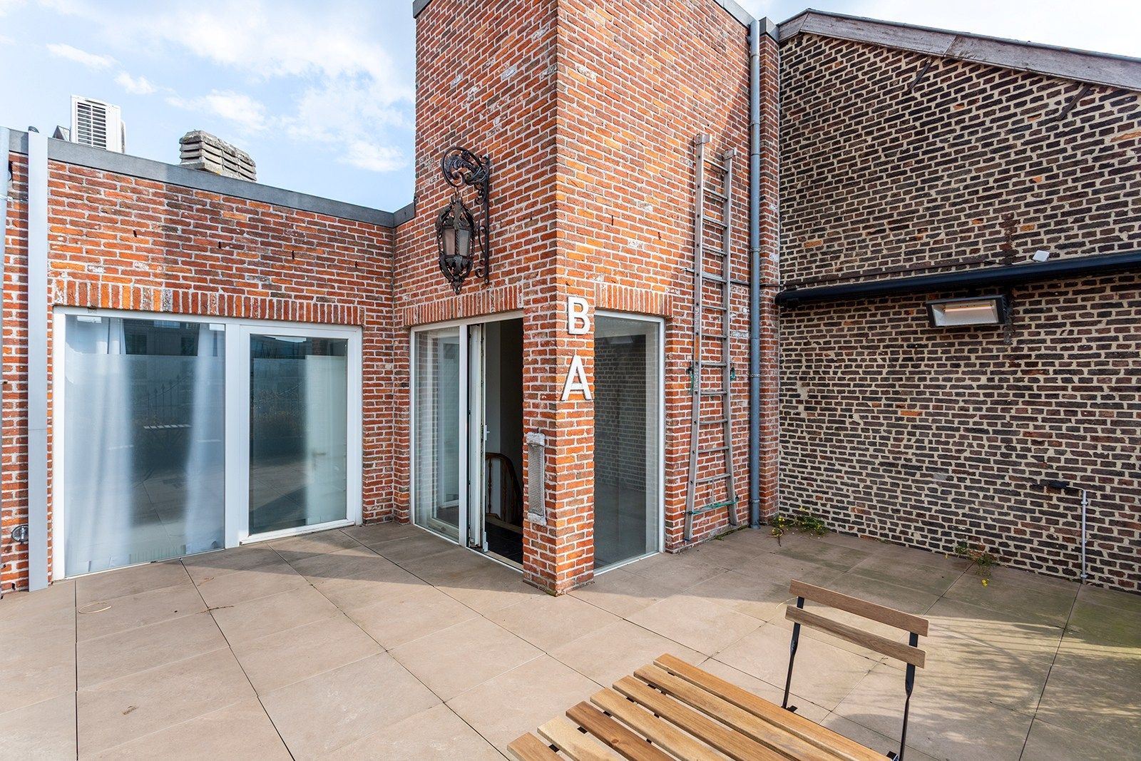 Charmante herenwoning of kantoorgebouw met zicht op de Waalsekaai foto 29