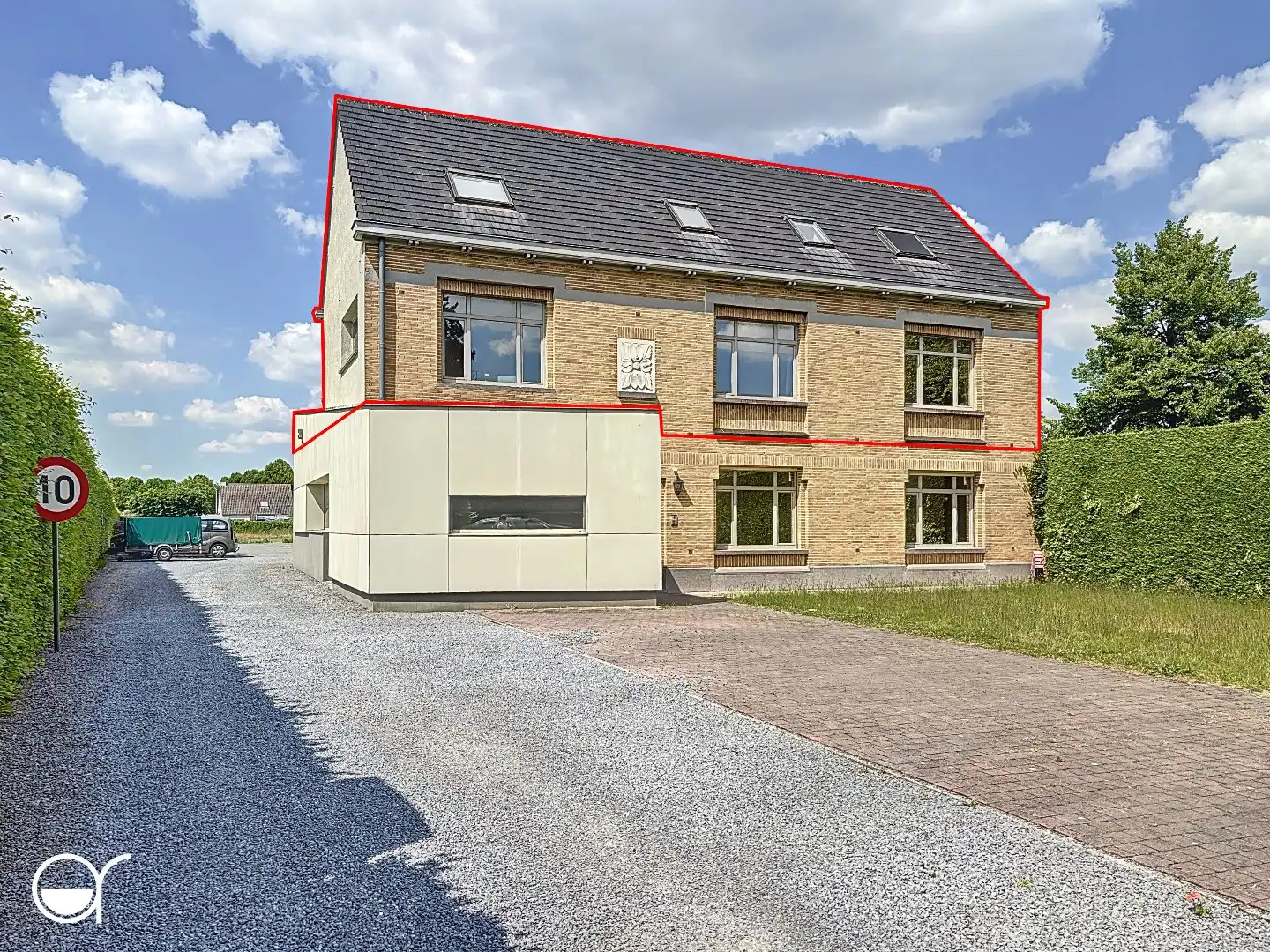 Meergezinswoning met 2 appartementen en kantoorruimte foto 11