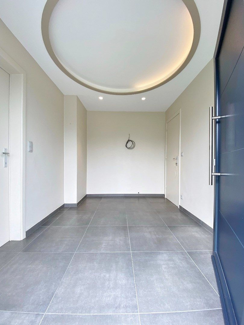 Alleenstaande woning met garage en zonnige tuin met prachtig uitzicht.  foto 2