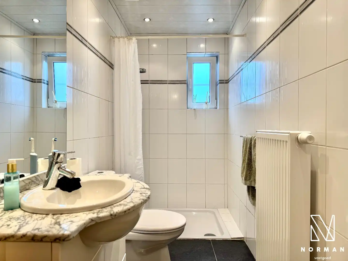 Instapklare woning met 2 slaapkamers, tuin en garage te huur in rustige woonwijk te Hulste! foto 14