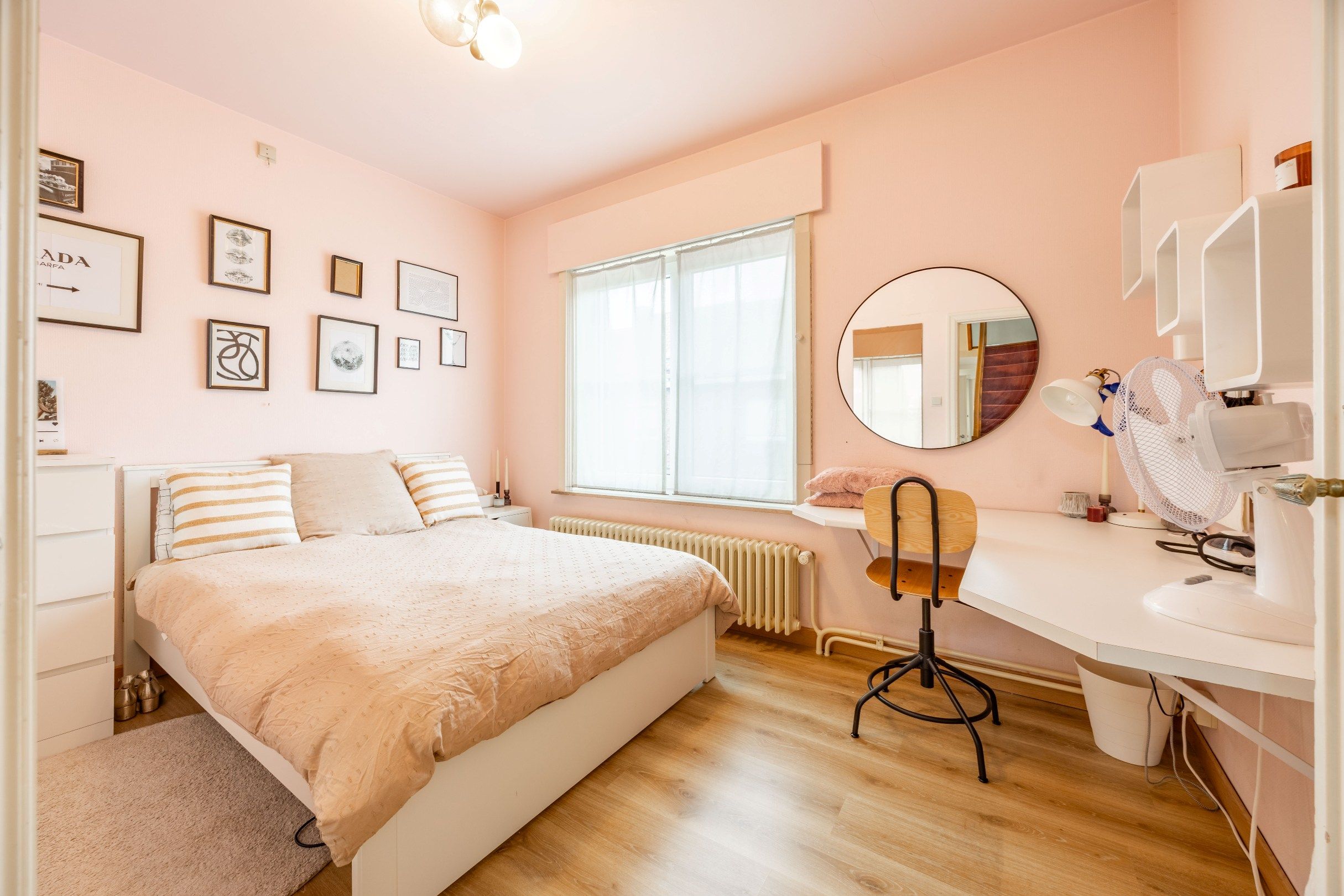 Gerenoveerde woning met garage foto 24