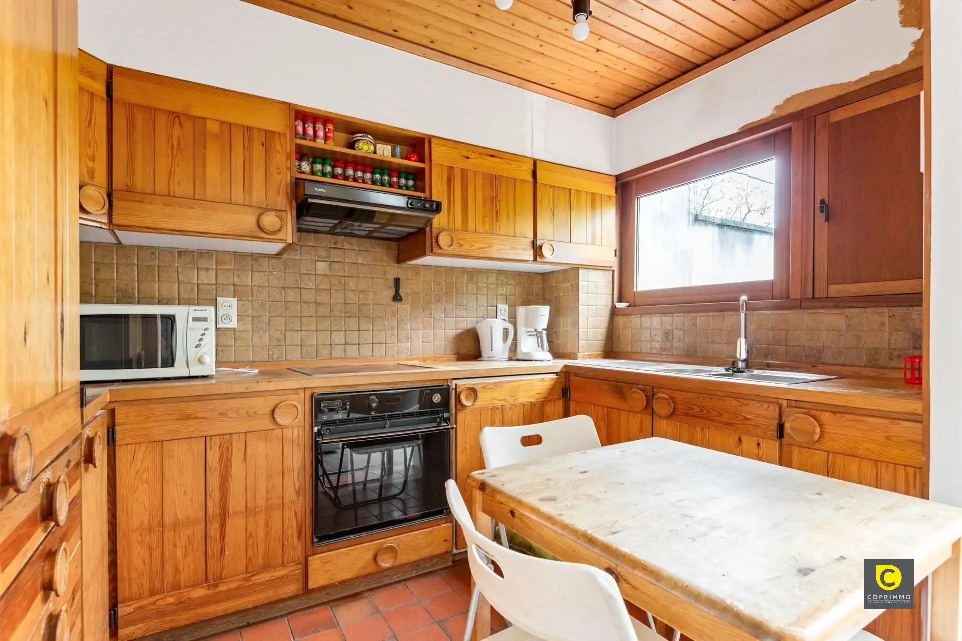 Ruime woning met potentieel foto 3