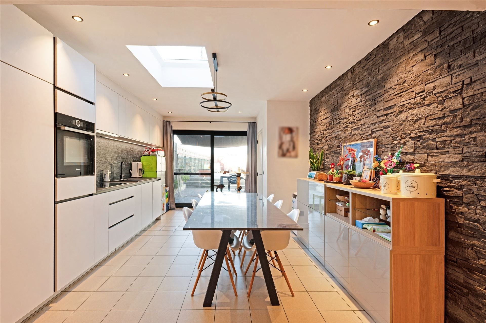 Instapklare rijwoning mét tuin foto 2