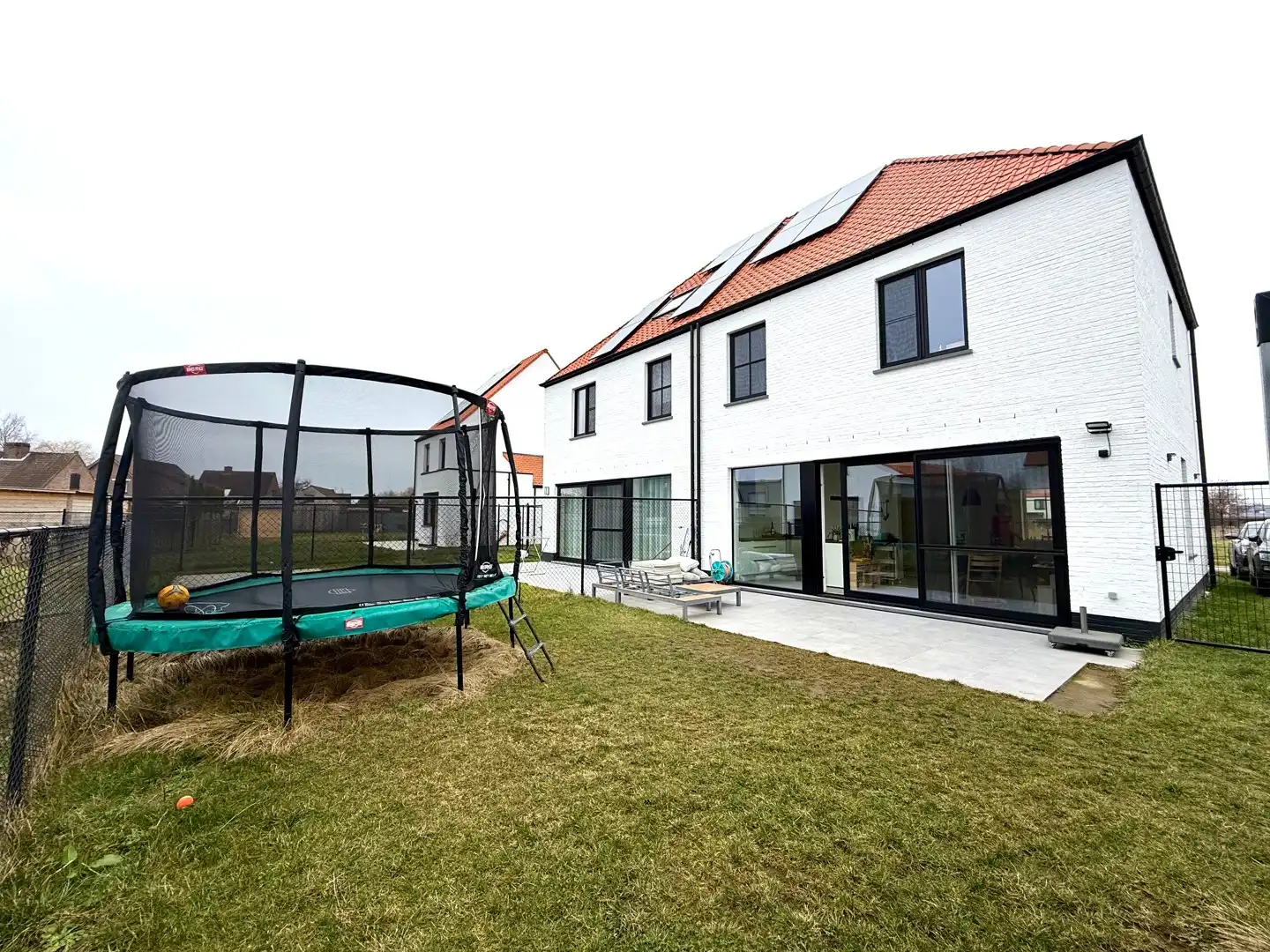 Zeer recente, instapklare woning met 3 slaapkamers en tuin foto 22