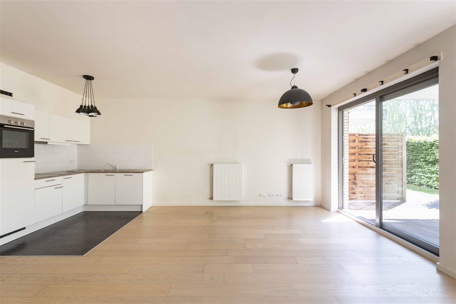 Instapklaar appartement met terras, tuin & autoplaats foto 3