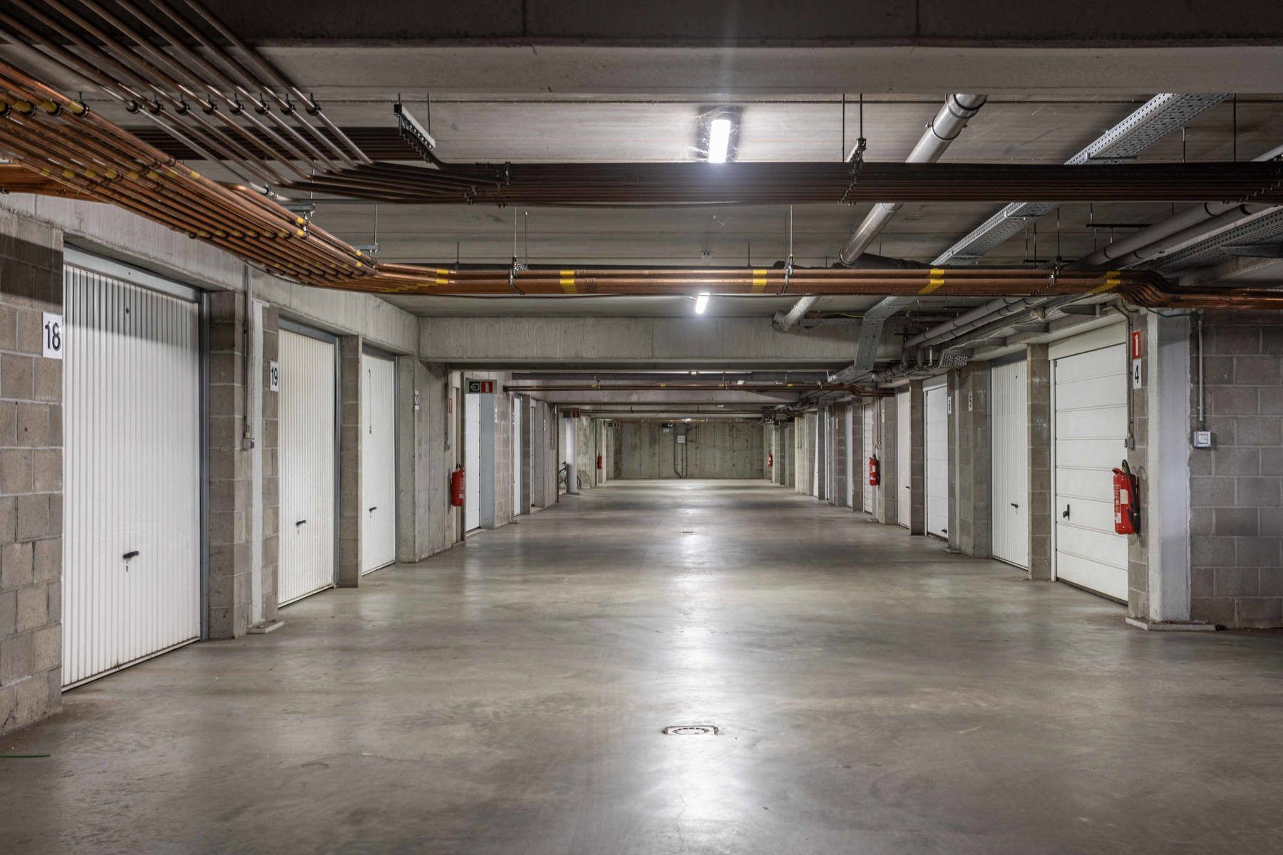 Appartement met ruim terras en autostaanplaats op toplocatie foto 14