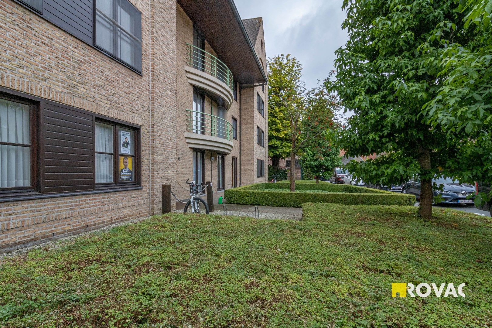 Instapklaar appartement met 2 slaapkamers met uniek zicht op stadspark foto 2