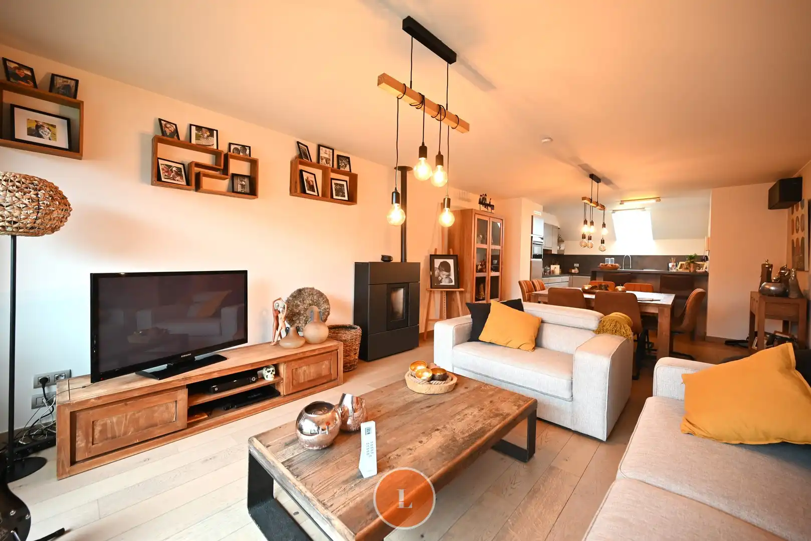 Duplex met 3 slaapkamers en garage foto {{pictureIndex}}