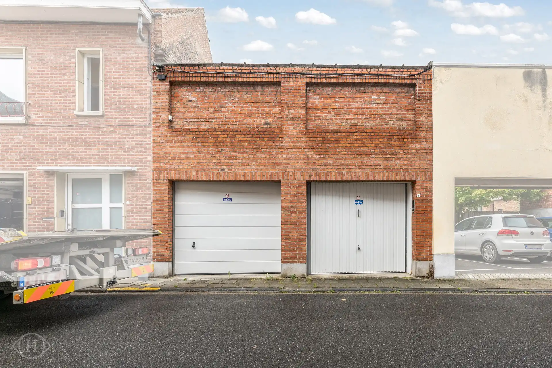 Herenhuis met vergunning voor 3 app. (+ twee garageboxen) foto 18