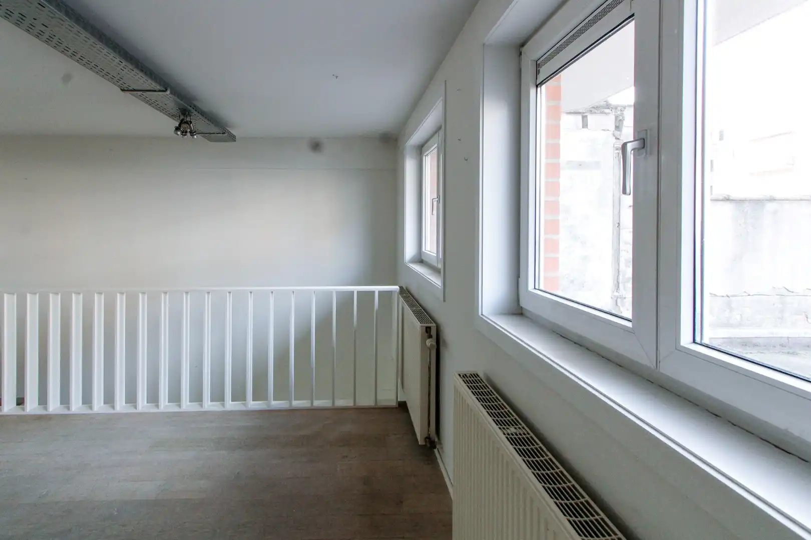 handelspand te huur Lippenslaan 275 te huur met opvallende glazen gevel foto 14