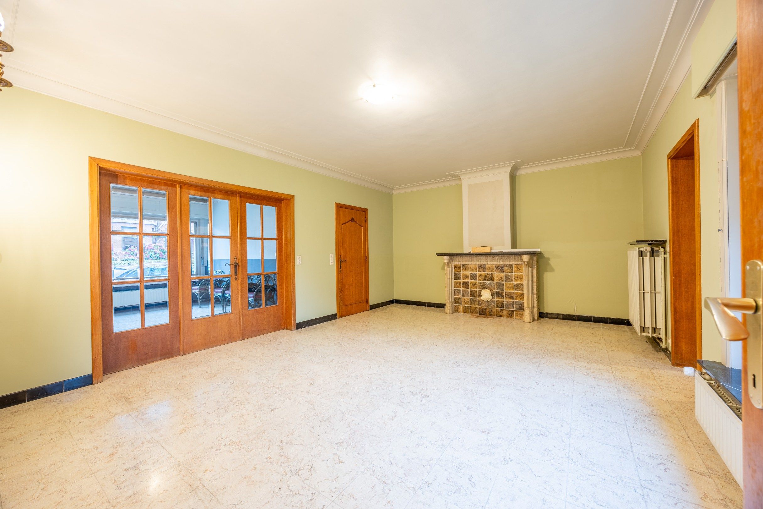 Ruime, karaktervolle woning met magazijn in hartje Kruishoutem foto 4