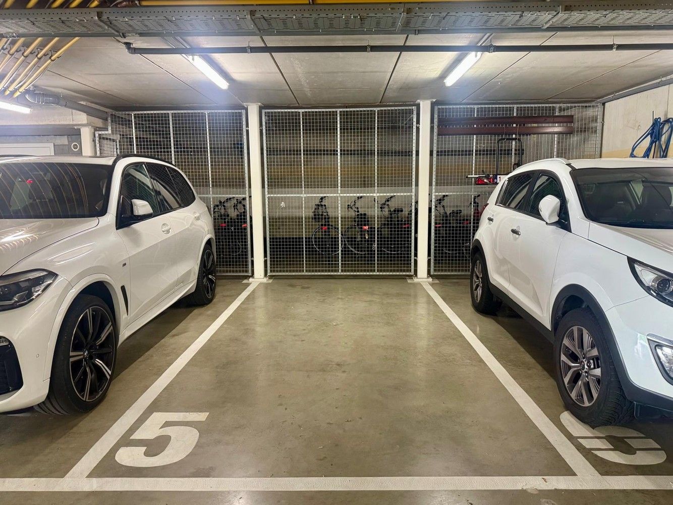 AUTOSTAANPLAATS NR.5 foto 2