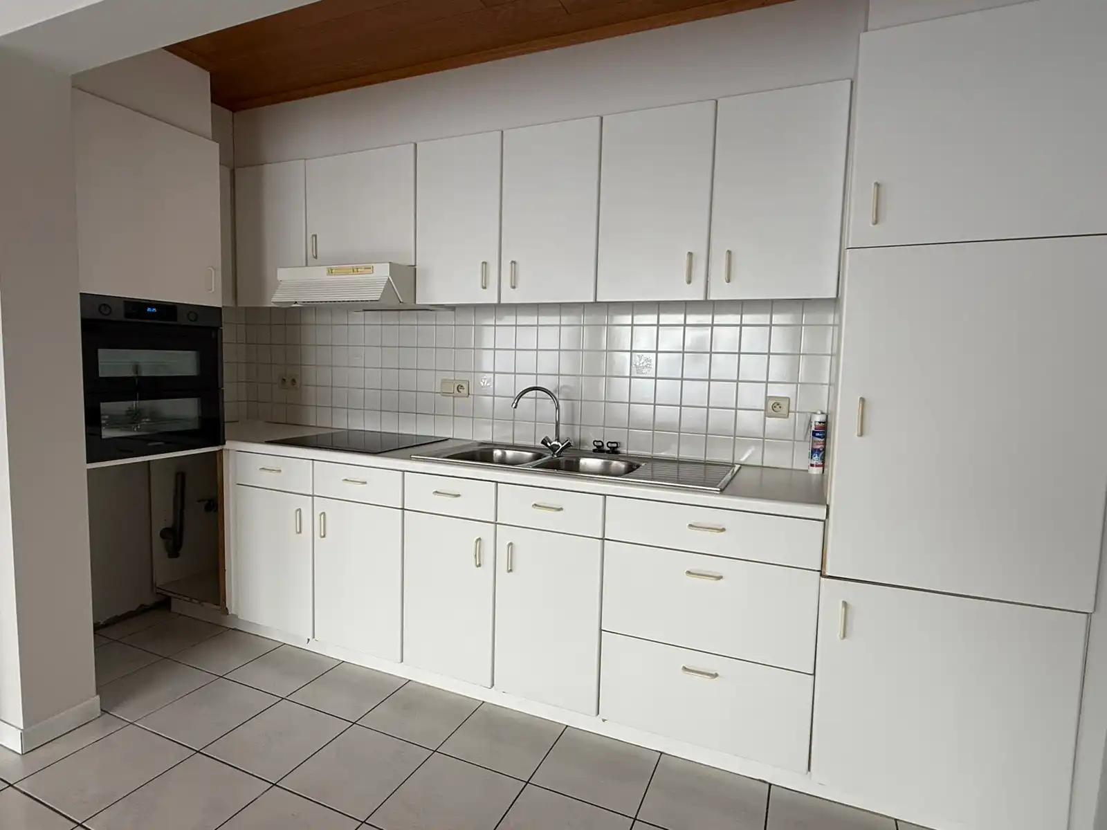 Gelijkvloers tweeslaapkamerappartement met staanplaats foto 2