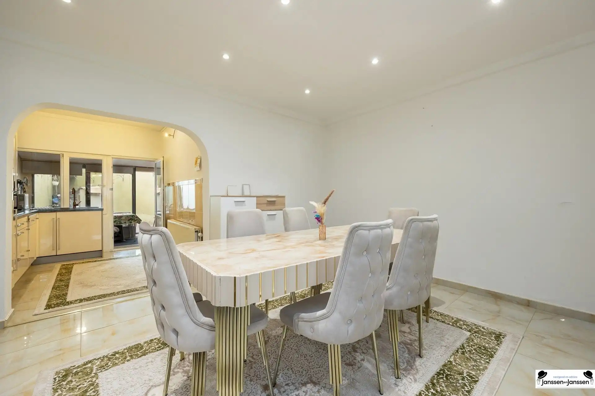 Instapklare woning met 3 à 4 slaapkamers in Antwerpen/Borgerhout foto 8