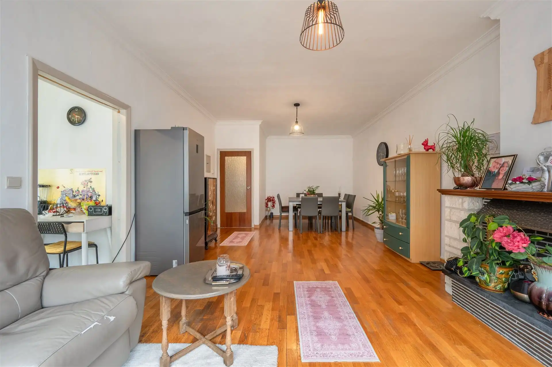 Centraal gelegen 2 slaapkamerappartement te huur foto 3