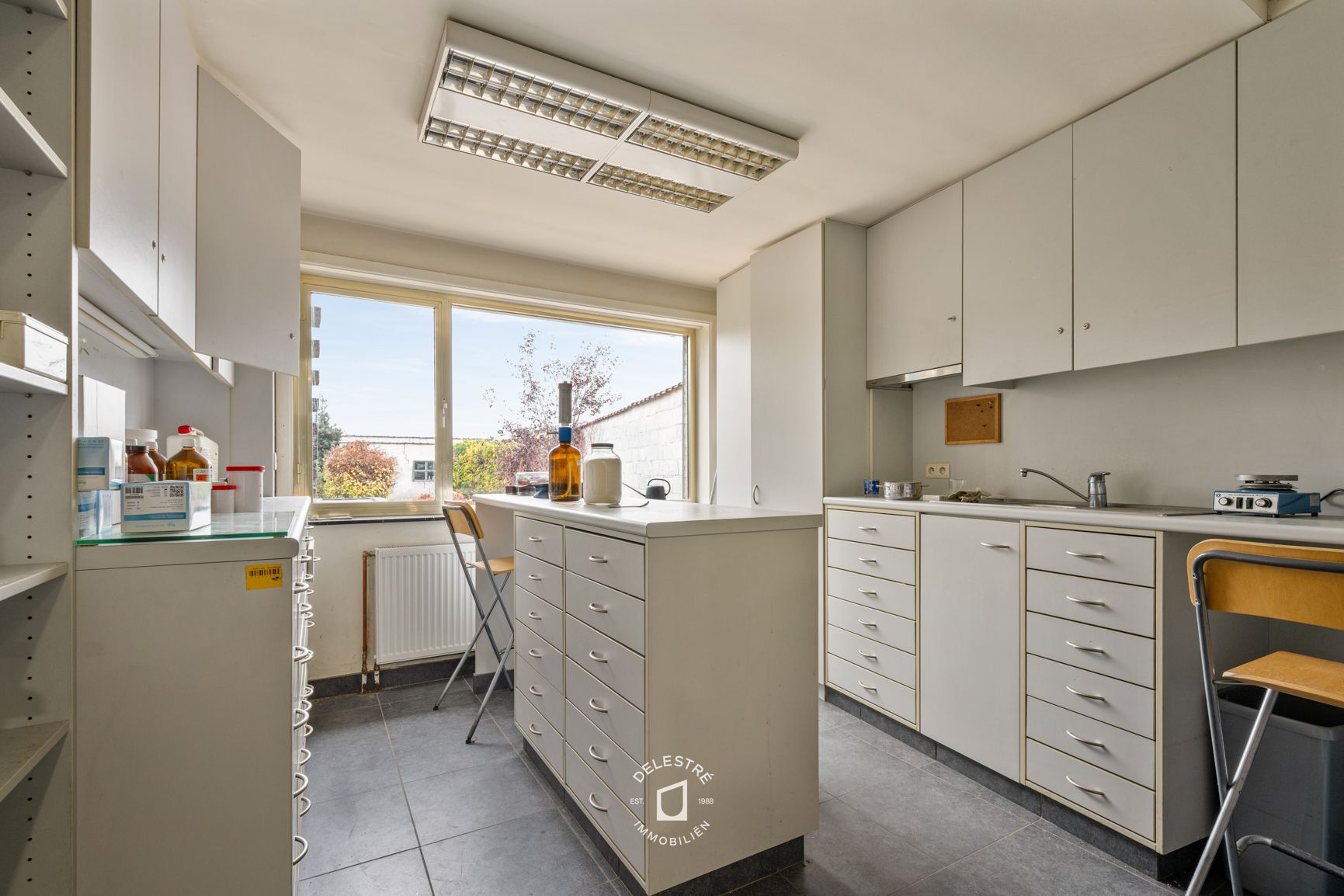 ERG RUIME MULTIUNCTIONELE EIGENDOM MET 3 GARAGES  foto 8