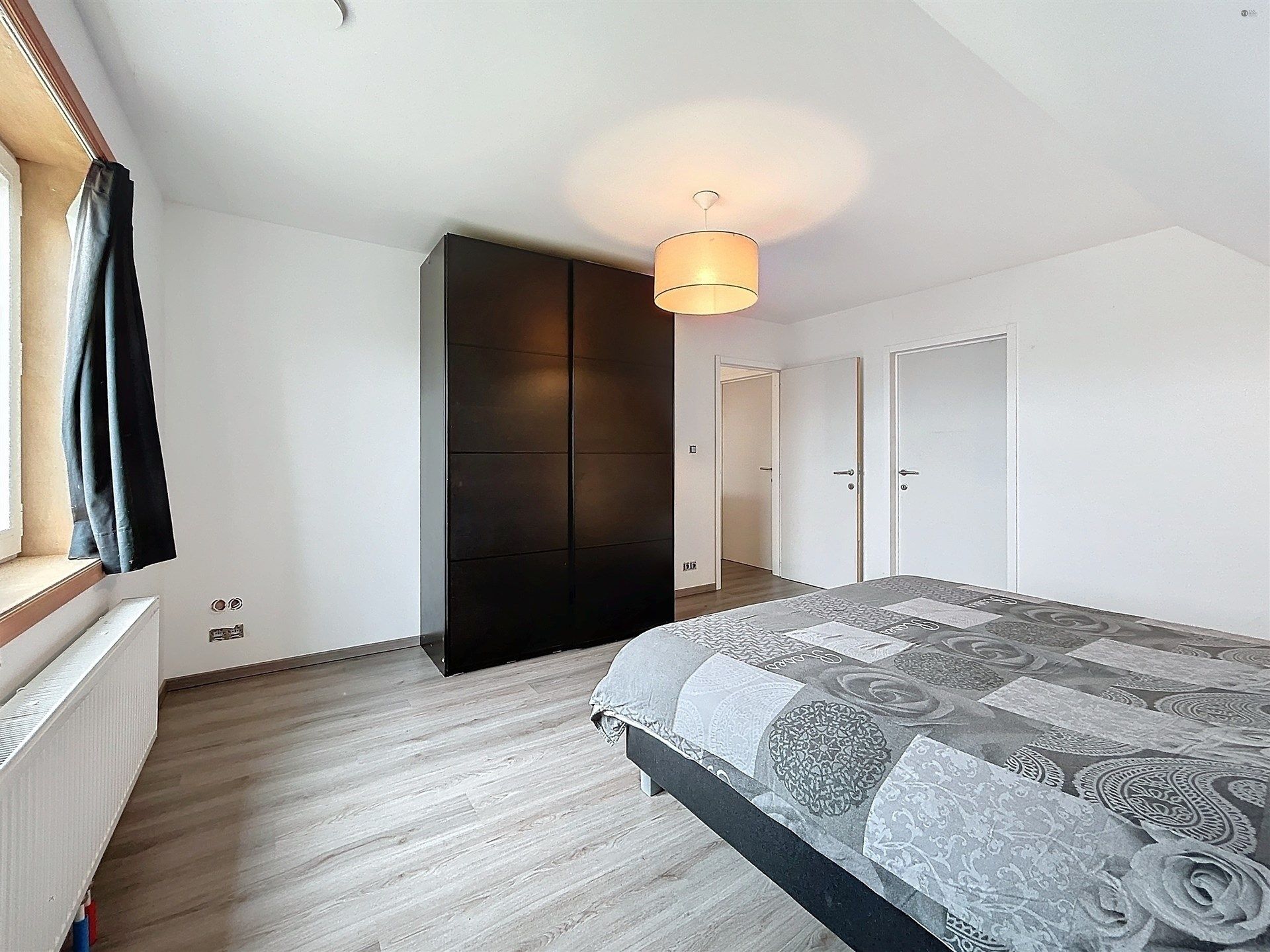 Ruime open bebouwing met 4 slaapkamers en aparte garage op perceel van 828 m²  foto 9