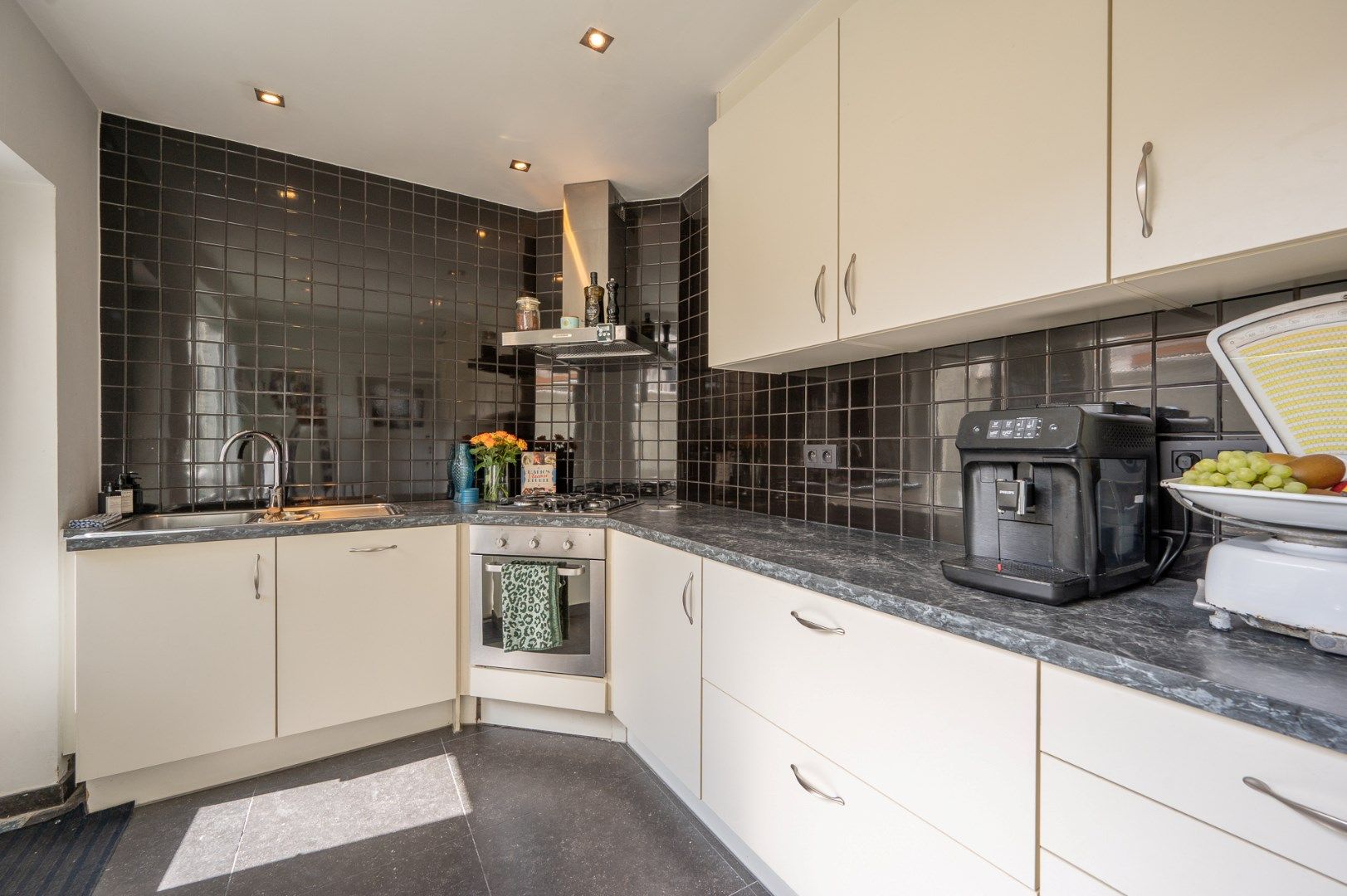 Charmante woning met 3 slaapkamers en terras! foto 4