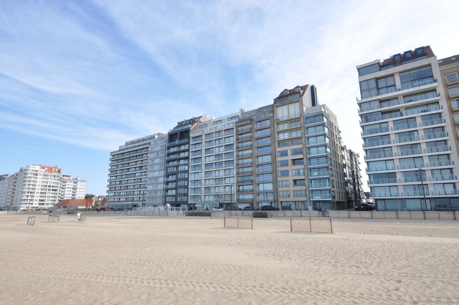 Mooi gerenoveerd vakantie-appartement op de zeedijk in Duinbergen foto 1