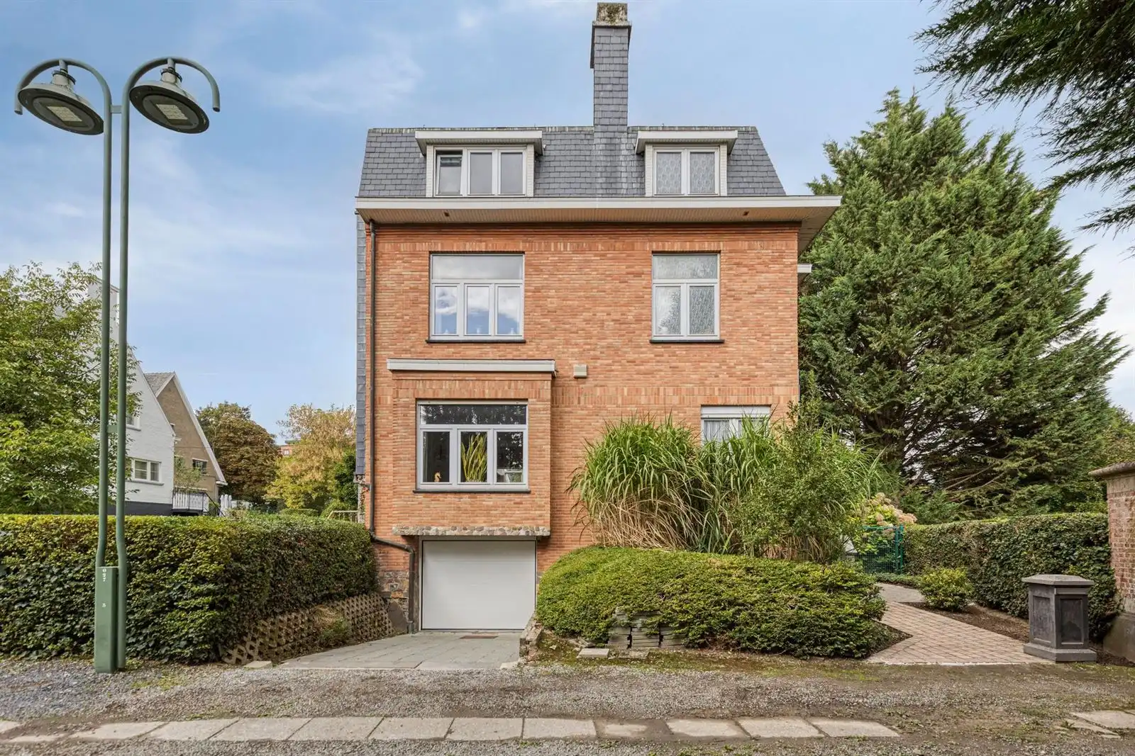 Charmante woning met tuin foto {{pictureIndex}}