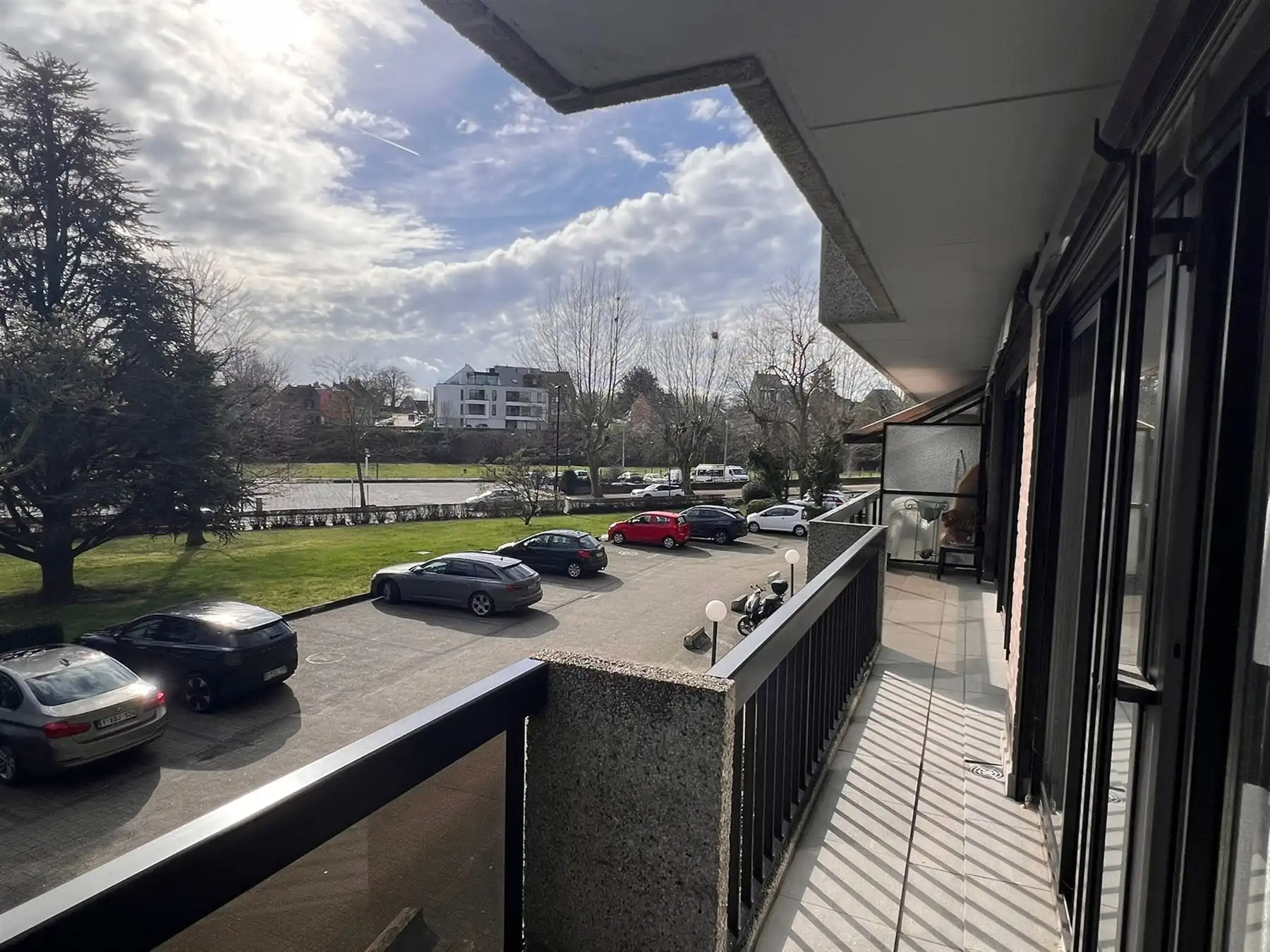 Goed onderhouden appartement met 2 slaapkamers en autostaanplaats foto 3