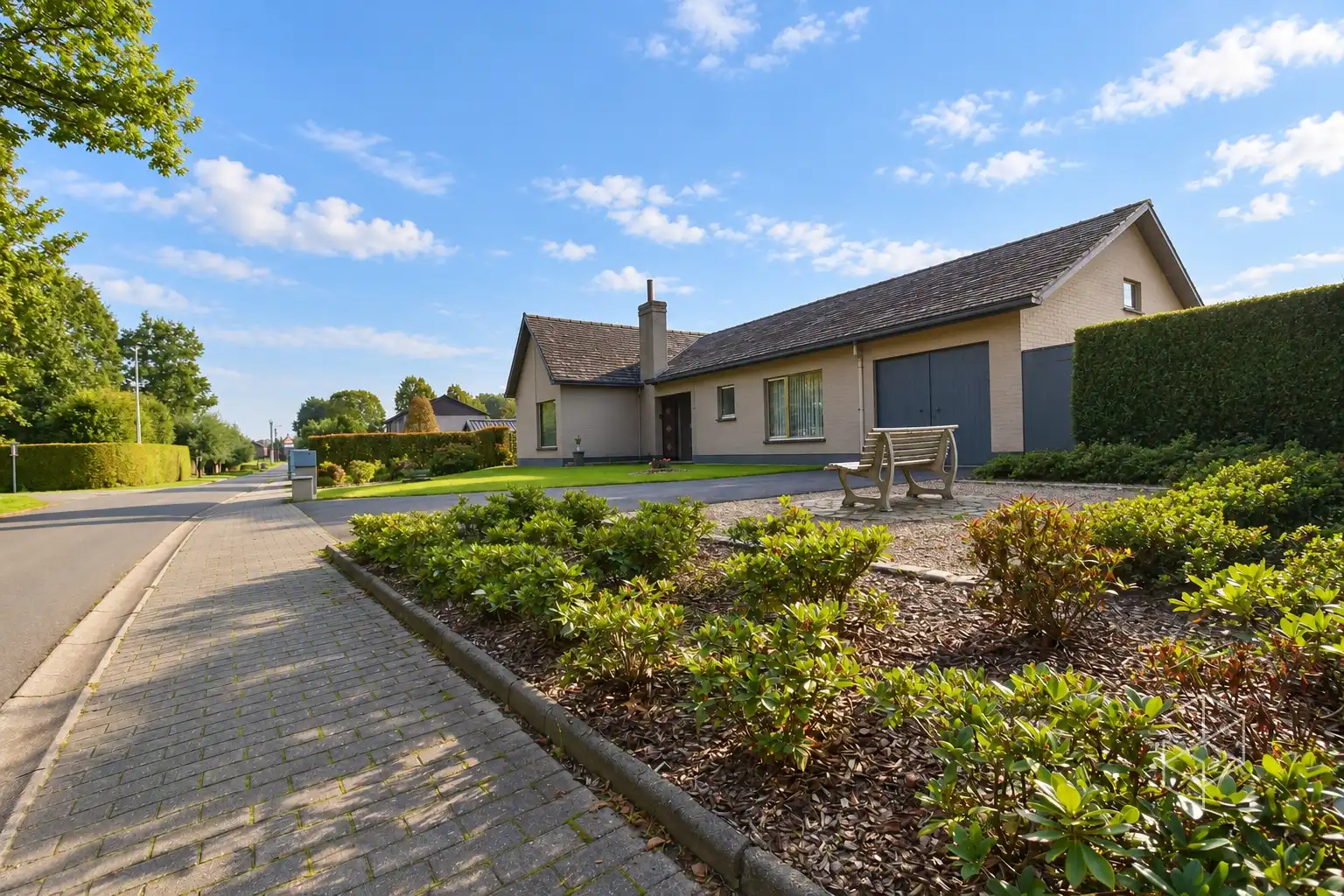Hoofdfoto van de publicatie: Rustig gelegen gelijkvloerse woning met royale woonoppervlakte