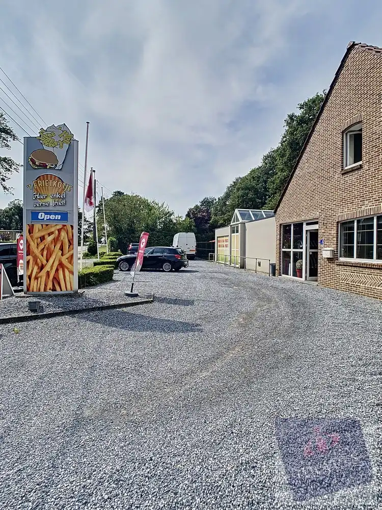 Handelsruimte met woonst op zichtbare ligging in Koersel foto 3
