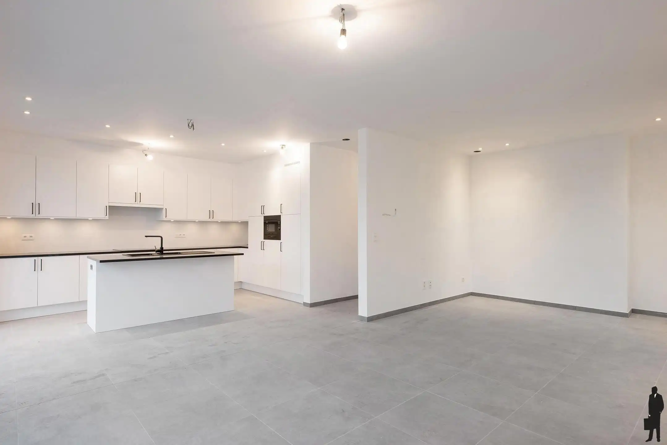 Instapklare nieuwbouw halfopen bebouwing met tuin en garage foto 4