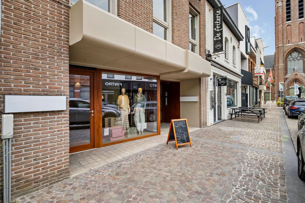 Uitzonderlijk handelspand in Avelgem! foto {{pictureIndex}}