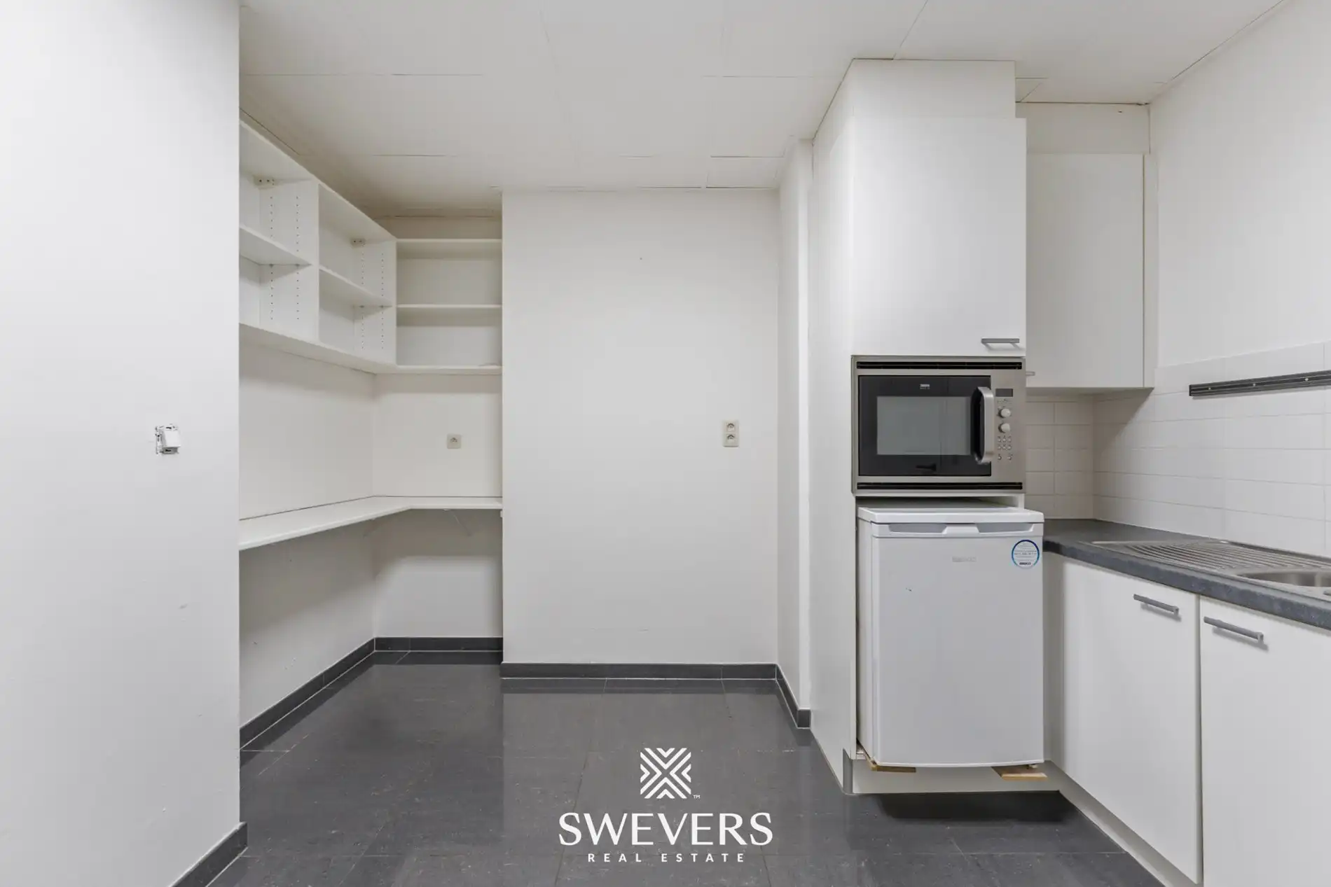 Instapklaar handelspand op toplocatie in Heusden-Zolder foto 16