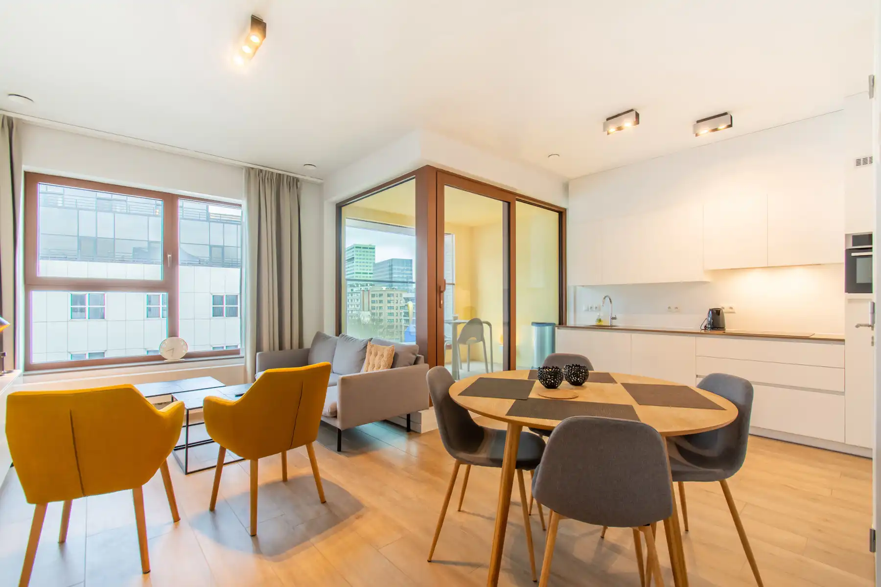 Prachtig gemeubeld appartement met TERRAS foto {{pictureIndex}}