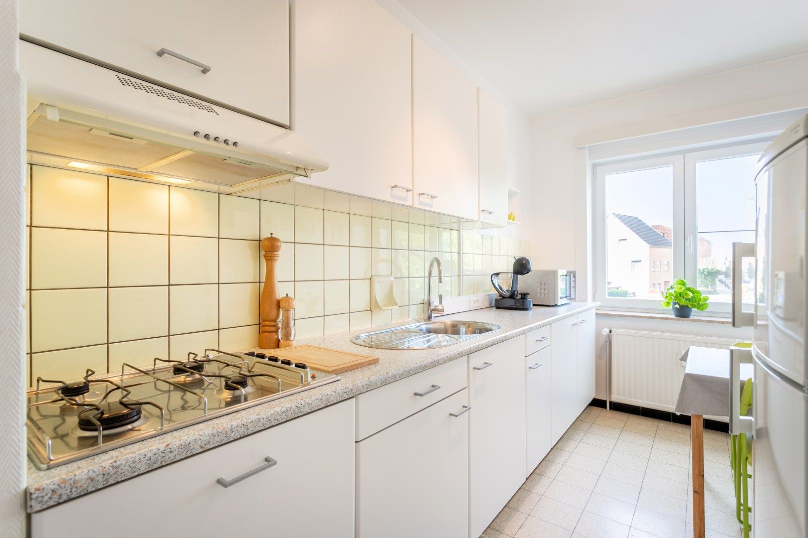Instapklaar 2-kamerapp in centrum Halle, met balkon en garage foto 6