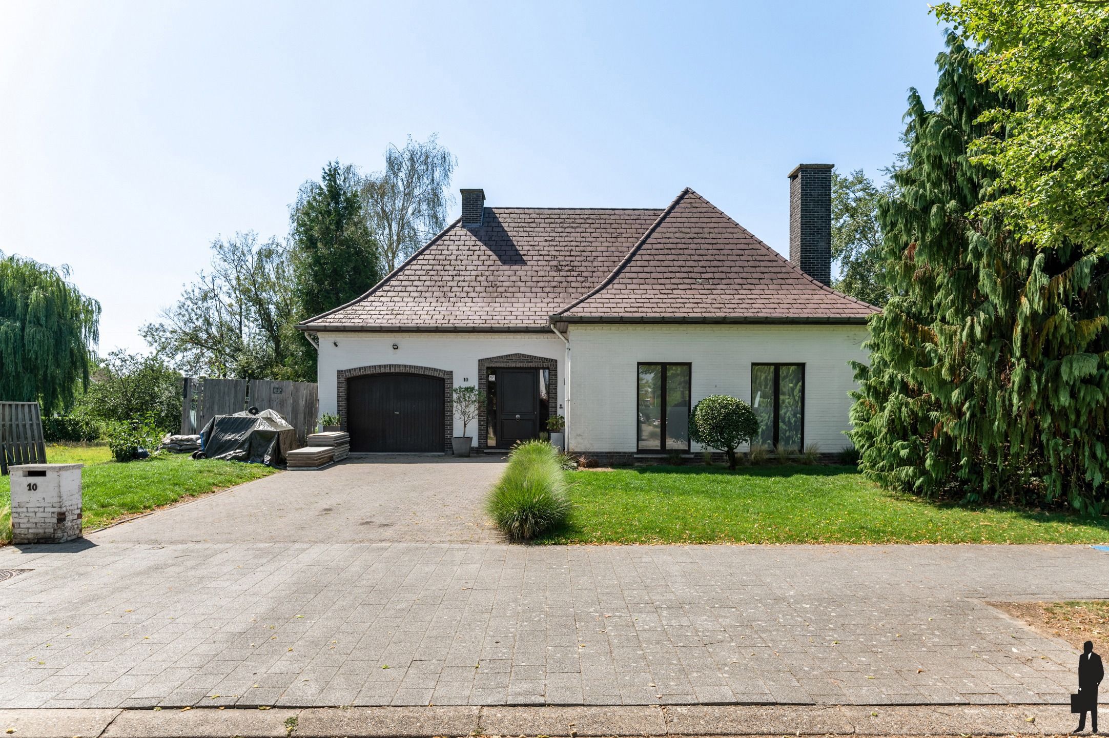 Welgelegen woning met zeer veel potentieel en groen zicht foto 2