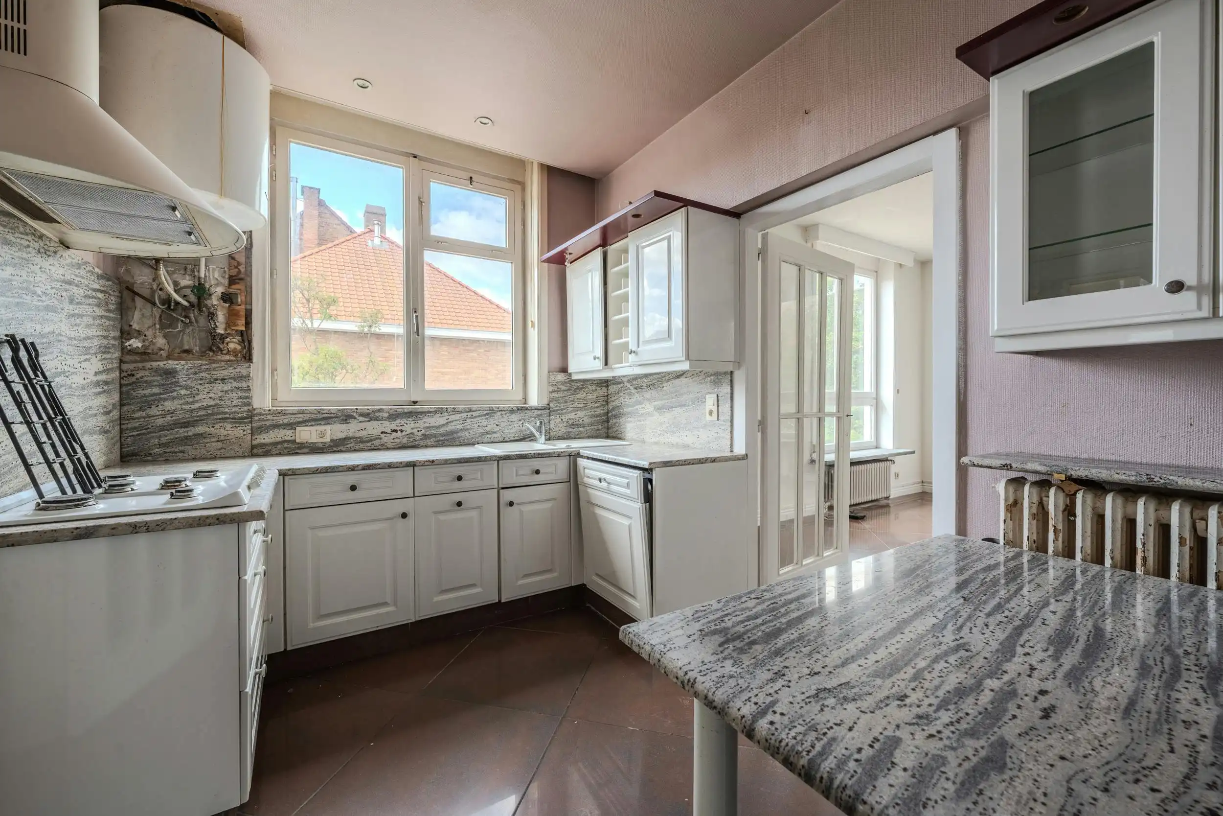 Hoekhuis met veel potentieel te koop te Mariakerke foto 6