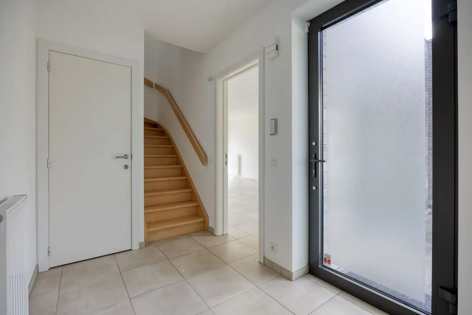 Recente 3-gevelwoning met 3 slaapkamers, tuin en garage foto 5