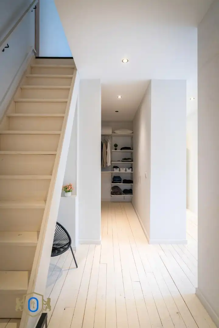 Halfopen 3-slpkr woning met tuin & carport foto 27