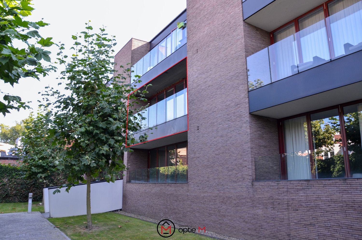 MODERN AFGEWERKT APPARTEMENT IN CENTRUM HASSELT + PARKING + TERRAS foto {{pictureIndex}}